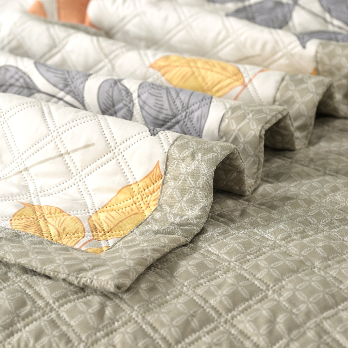 Colorado BedSpread -Double Bed (90x100 inches) with two Pillow covers