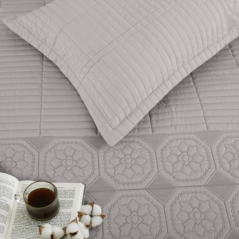 Iconic BedSpread -Double Bed (90x100 inches) with two Pillow covers