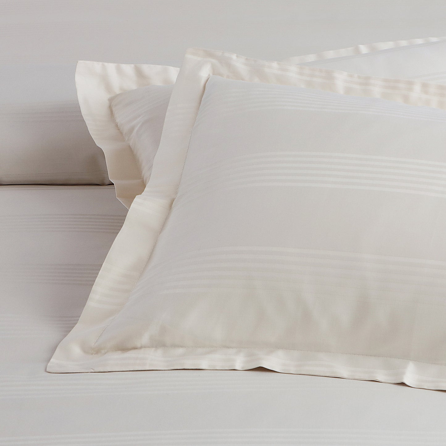 Triumph Bedsheet -King Size (108x108 inches) -400 TC with two Pillow Covers