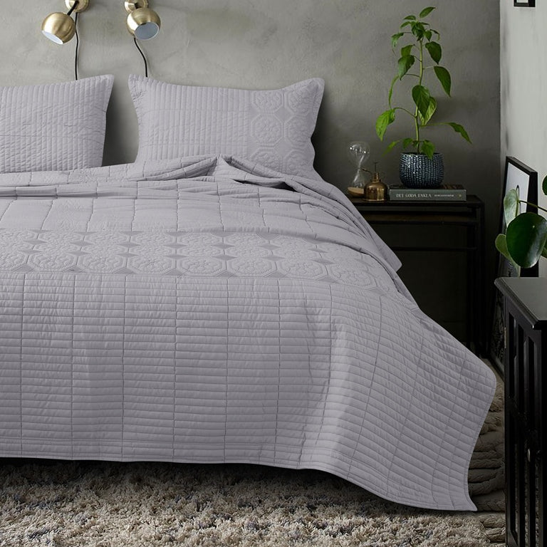 Iconic BedSpread -Double Bed (90x100 inches) with two Pillow covers