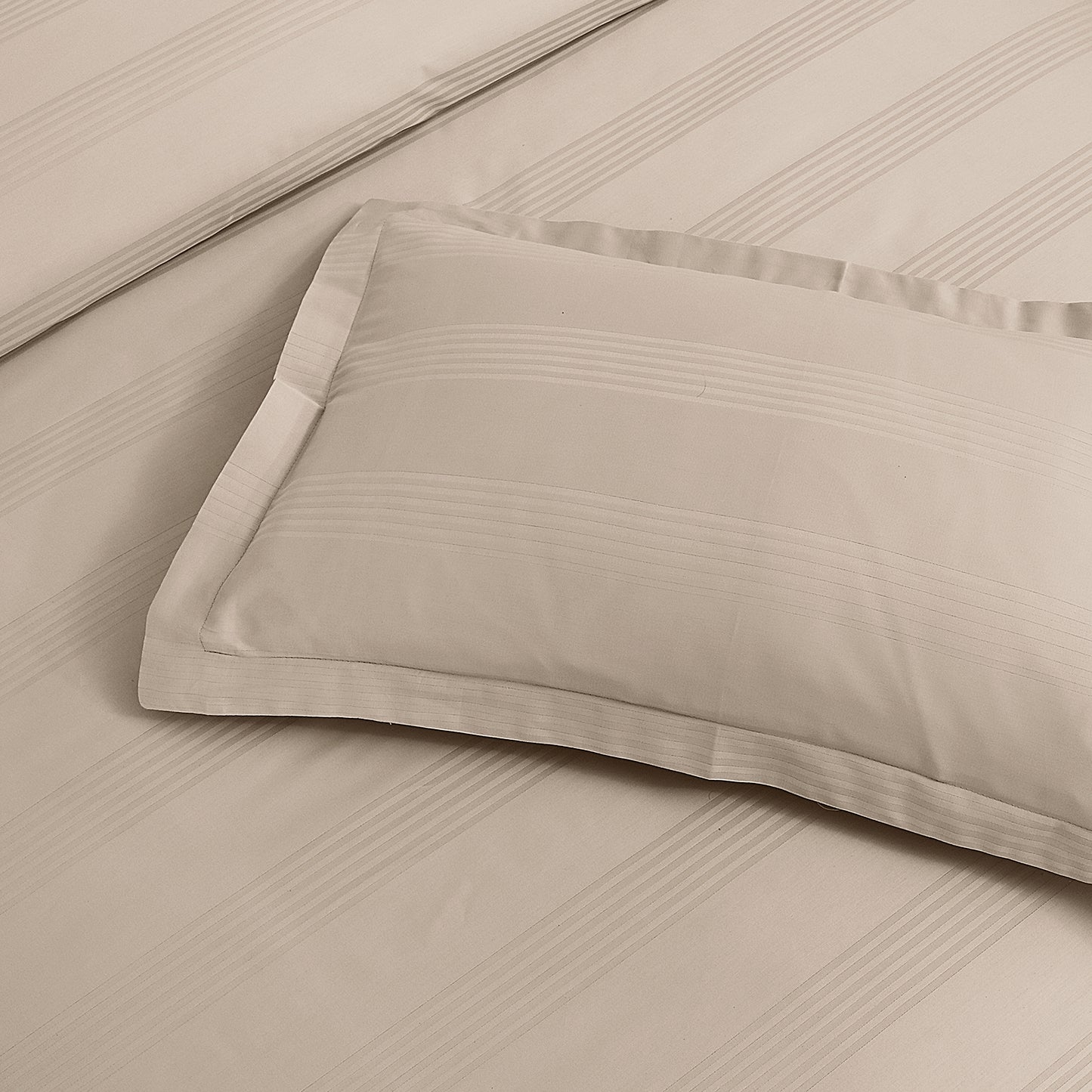 Triumph Bedsheet -King Size (108x108 inches) -400 TC with two Pillow Covers