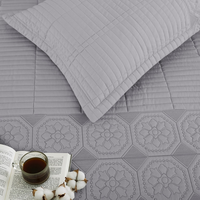 Iconic BedSpread -Double Bed (90x100 inches) with two Pillow covers