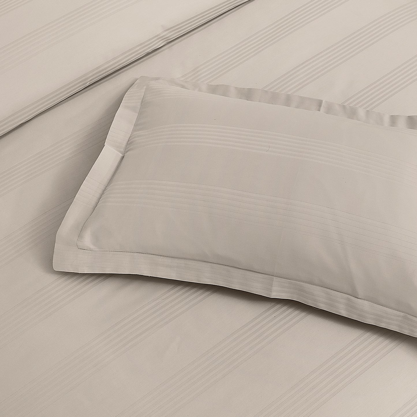 Triumph Bedsheet -King Size (108x108 inches) -400 TC with two Pillow Covers