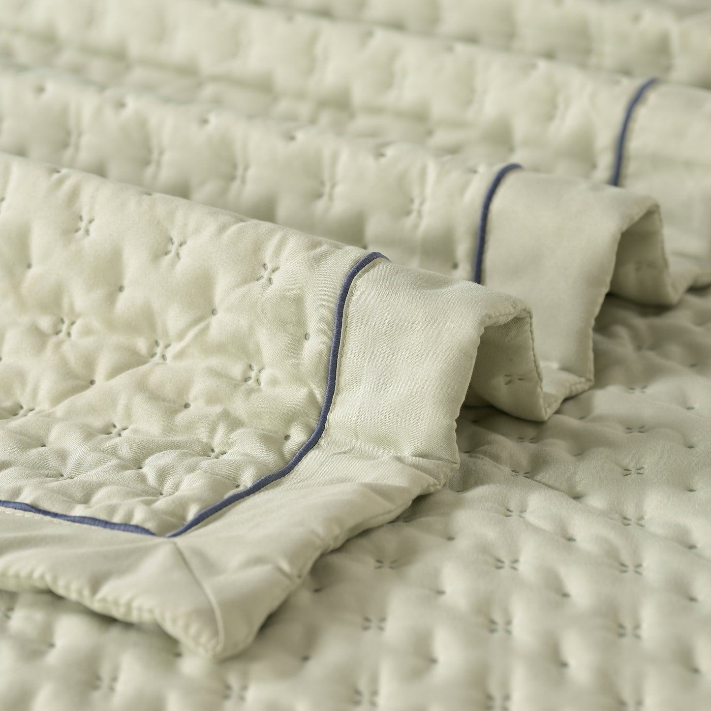 Ballina Comforter - Cotton Feel - Double Bed (90x100 inches)