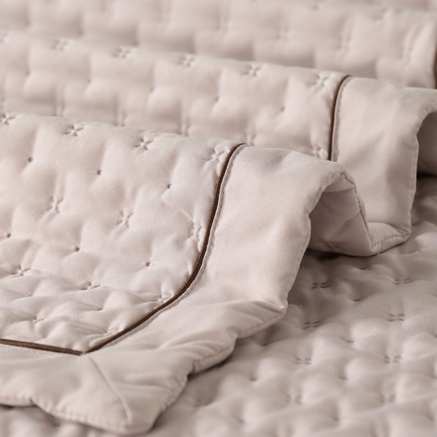 Ballina Comforter - Cotton Feel - Double Bed (90x100 inches)