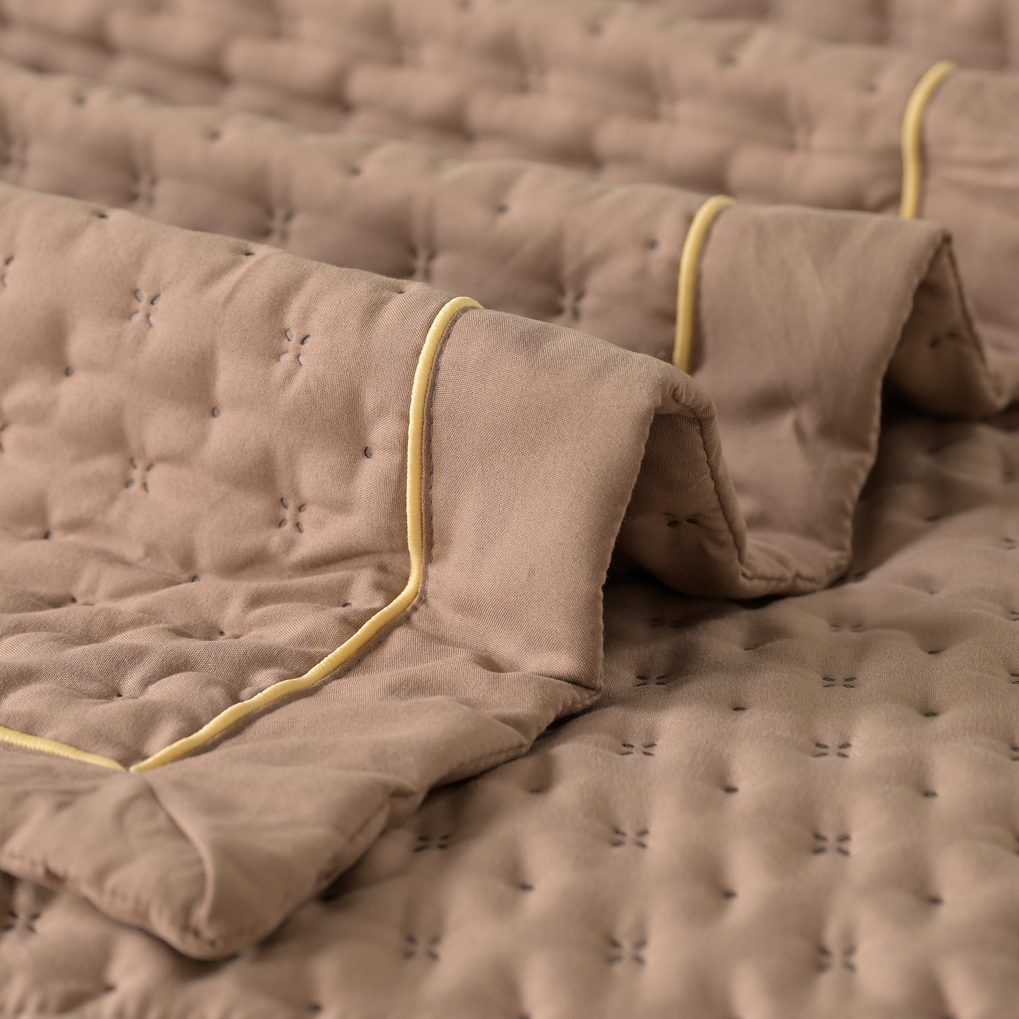 Ballina Comforter - Cotton Feel - Double Bed (90x100 inches)