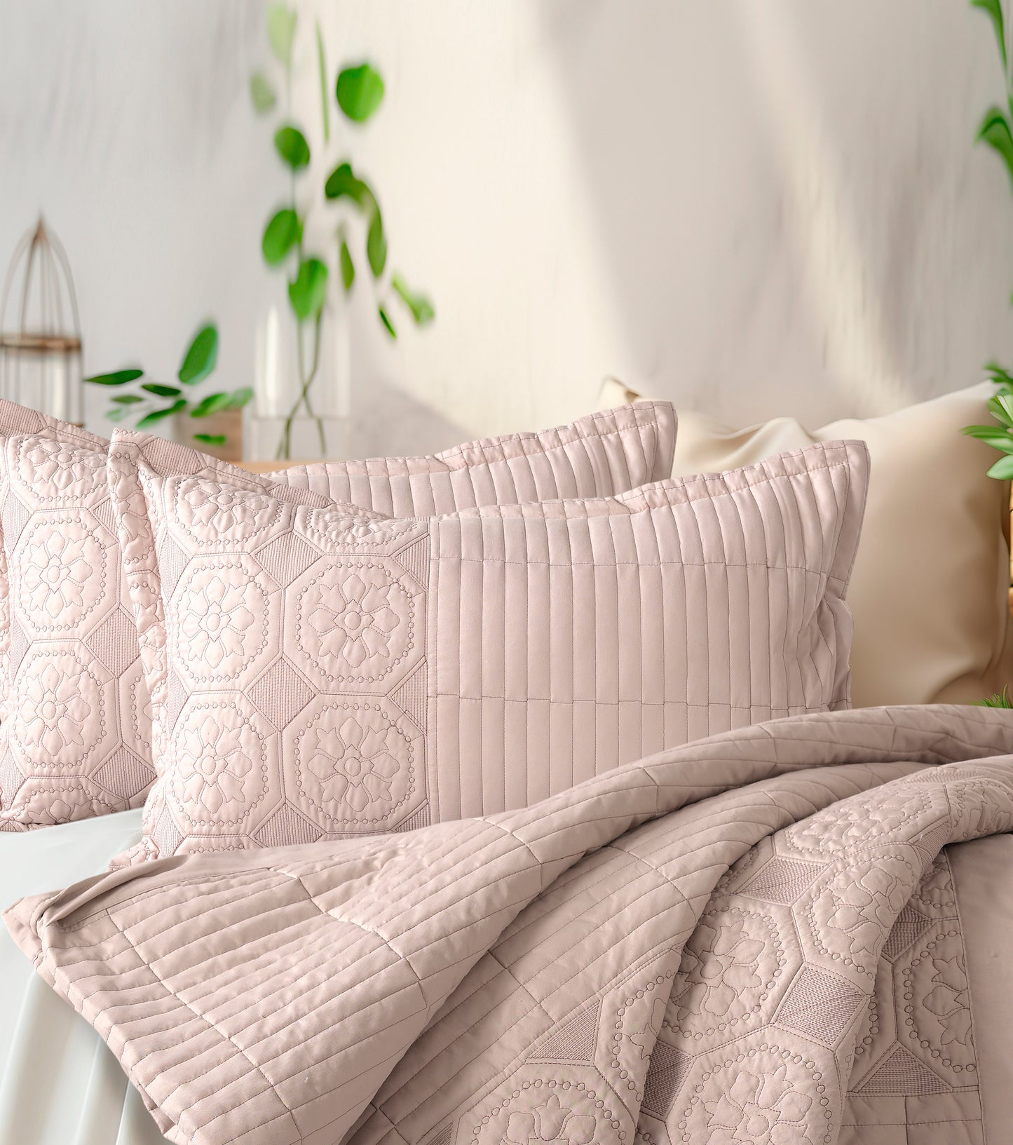 Iconic BedSpread -Double Bed (90x100 inches) with two Pillow covers