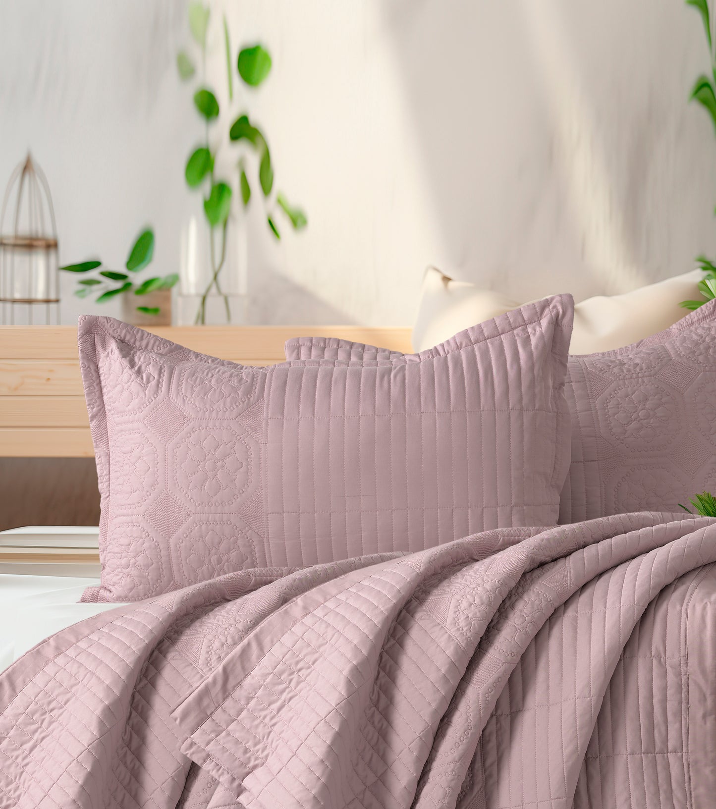 Iconic BedSpread -Double Bed (90x100 inches) with two Pillow covers