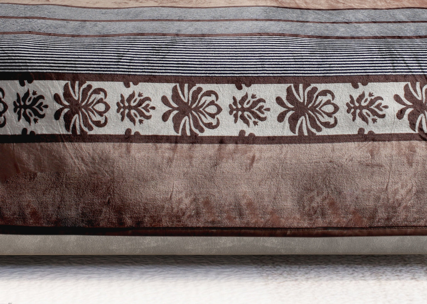 Orchid Winter Bedsheet -King Size (100x108 inches) with two Pillow Covers